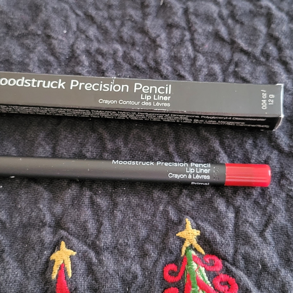 Younique Makeup Lip Liner in shade Primal